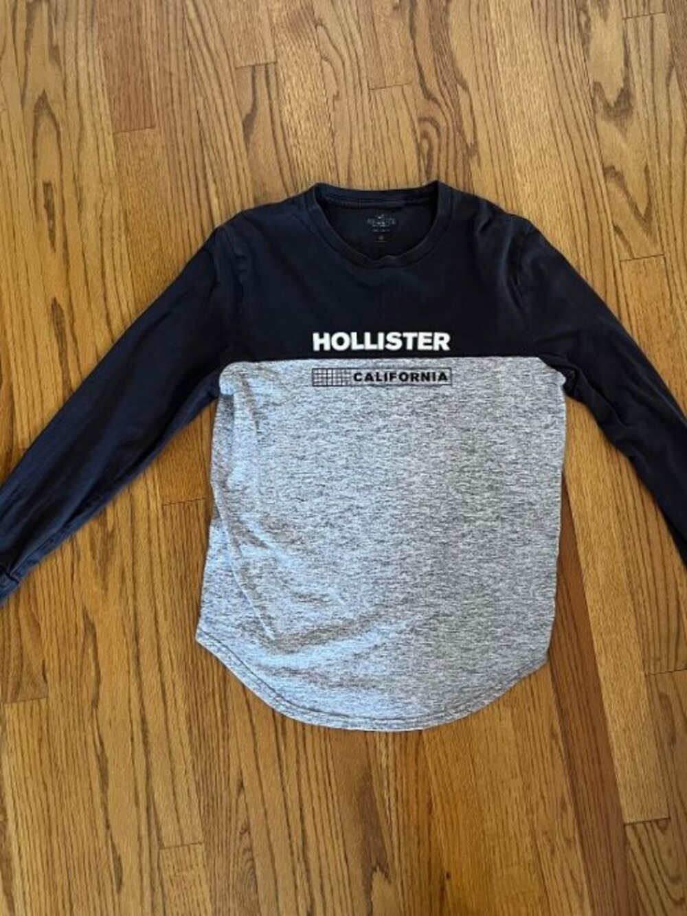 Men's Hollister Long Sleeved T-Shirt